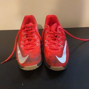 Nike Airmax infuriate / size 4 Mens / Red, black